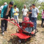 किसानलाई हाते मिनी ट्रिलर