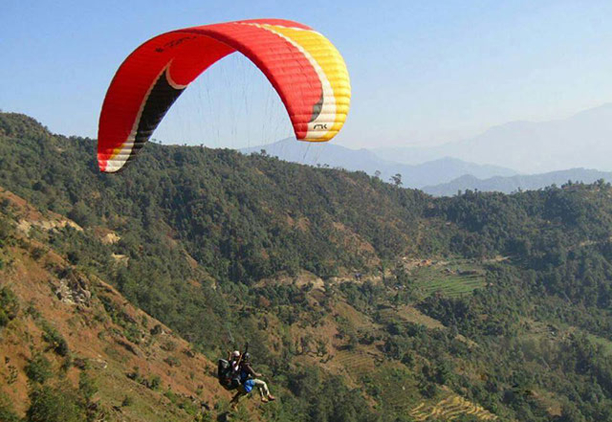 प्याराग्लाइडिङ उडेको देखेपछि ६५ वर्षिय जैमलले भने, ‘मान्छे पनि चिलजस्ता भएर उड्न थाले’ 