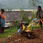 हाते ट्रयाक्टरले गोरु विस्थापित