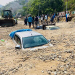 बीपी राजमार्गमा चार वटा गाडी पुरिएपछि...