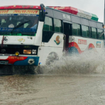 कतै मेघगर्जन र चट्याङसहित भारी वर्षा, कतै हावाहुरी