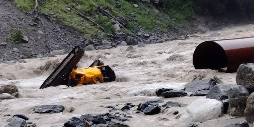 बाढीले जलविद्युत् आयोजनामा क्षति, ४० हजार घरमा सेवा अवरुद्ध