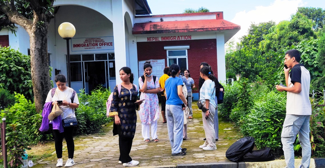 बंगलादेशबाट काँकडभिट्टा हुँदै स्वदेश आइपुगे नेपाली विद्यार्थी