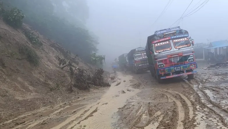 अवरुद्ध दाउन्ने सडक एकतर्फी सञ्चालनमा