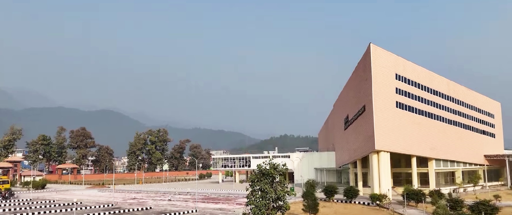 नेताका लहडमा सभाहल, ‘करको फुर्मास, अवस्था बेहाल’