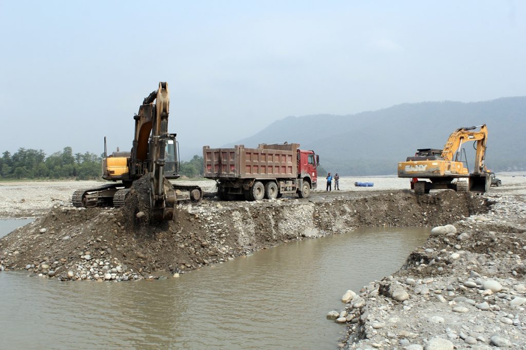 बाँकेमा नदीजन्य पदार्थको अवैध उत्खनन बढ्यो