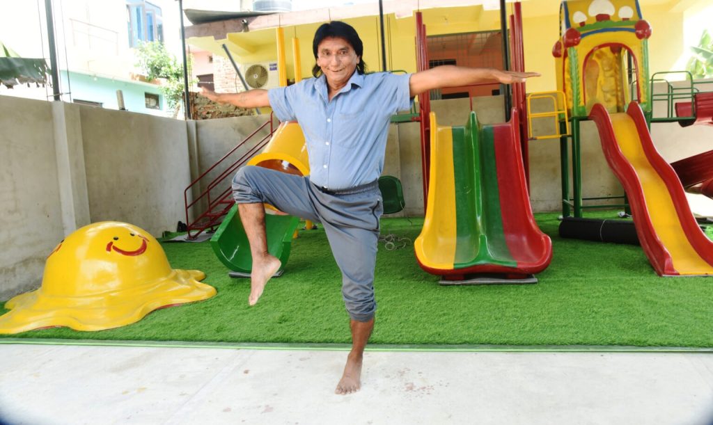 नृत्य साधनामा तल्लिन श्याम गिरी, विश्वभर चिनाउँदैछन् ‘योगा डान्स’