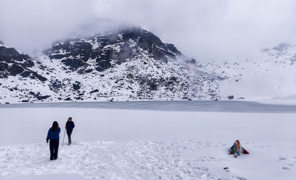 हिउँले ढाकेपछि सेताम्मे भैरवकुण्ड
