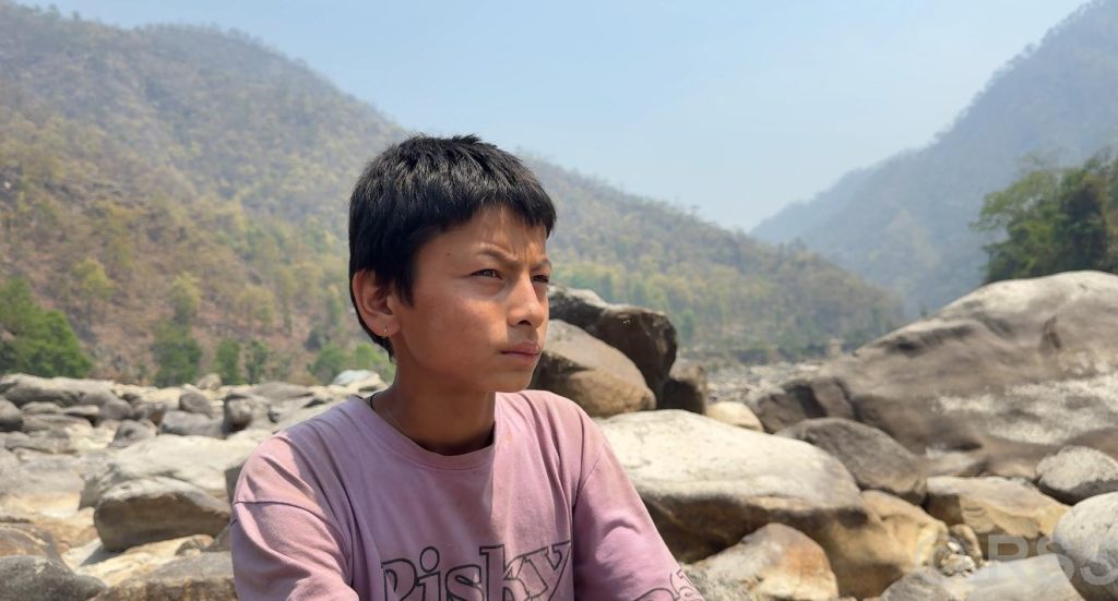 एक भारी घाँसका लागि बाबुछोरा नै कर्णालीमा बगेपछि…