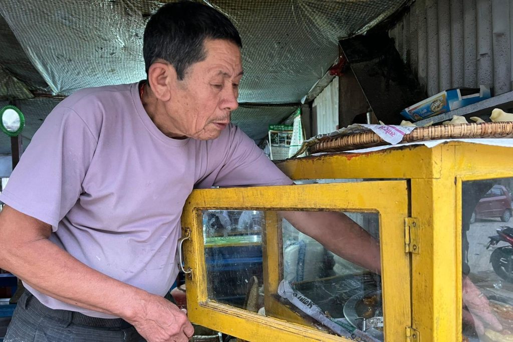 मिठाई पसलबाट सन्तानको भविष्य बनाएका हरिबहादुर