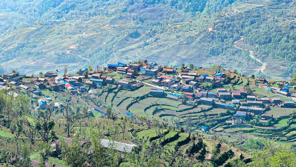 पर्यटकलाई आकर्षित गर्दै सेराचौर गाउँ