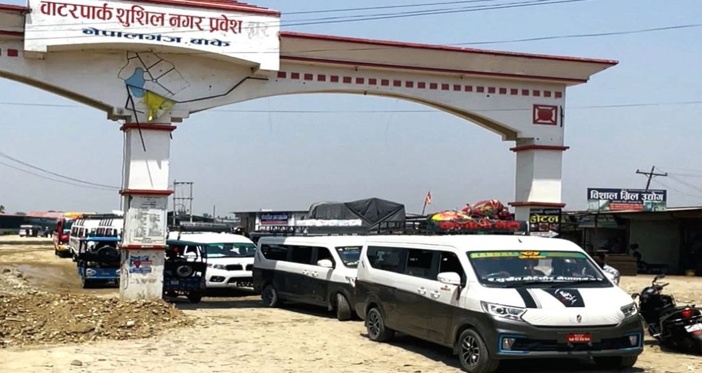 नेपालगन्जका अनधिकृत र अव्यवस्थित बसपार्क हटाइयो