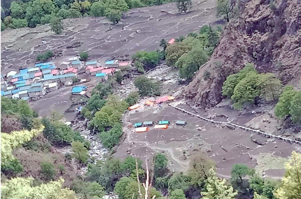हुम्लाको नेप्का गाउँमा बाढी, स्कुल र गोठसँगै भेँडाबाख्रा बगायो