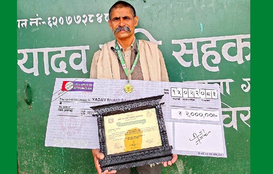 बाँकेका भैंसीपालक किसान यादवलाई उत्कृष्ट कृषक पुरस्कार