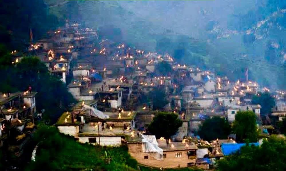 साउने सङ्क्रान्ति : कर्णालमा झराको राँको बाल्ने परम्परा जीवितै