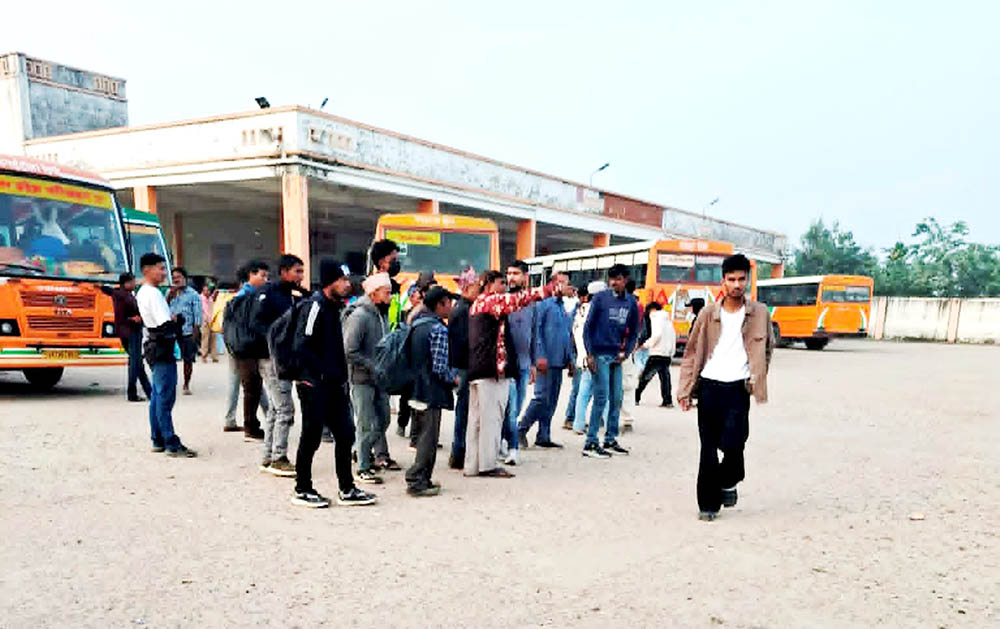 सीमापारि रुपैडिहा बसपार्कमा नेपाली यात्रु असुरक्षित