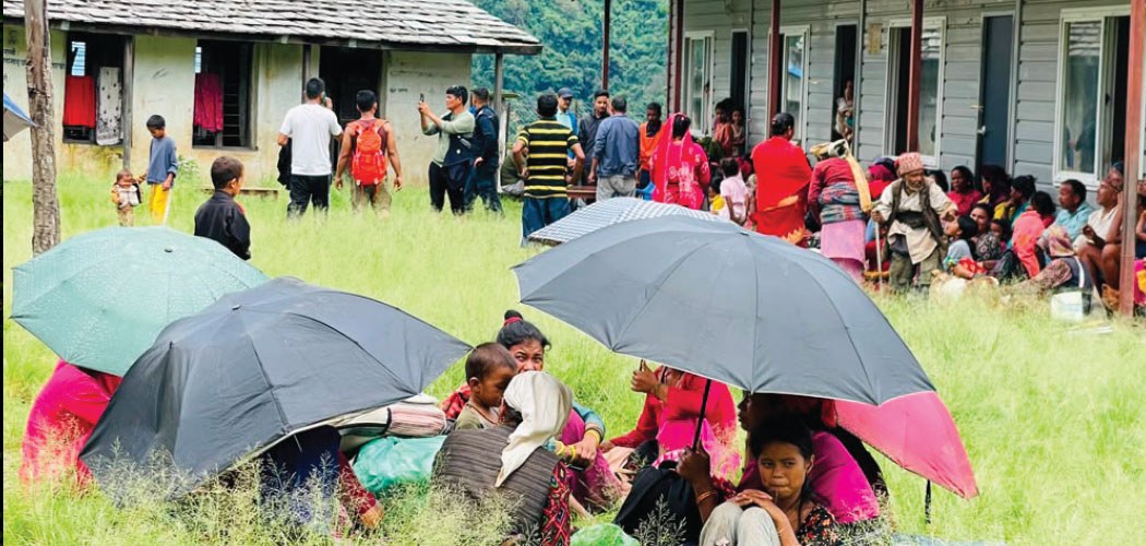 बाढीपहिरोले पढाइ अवरुद्ध, पहिरोको जोखिममा छात्रावास