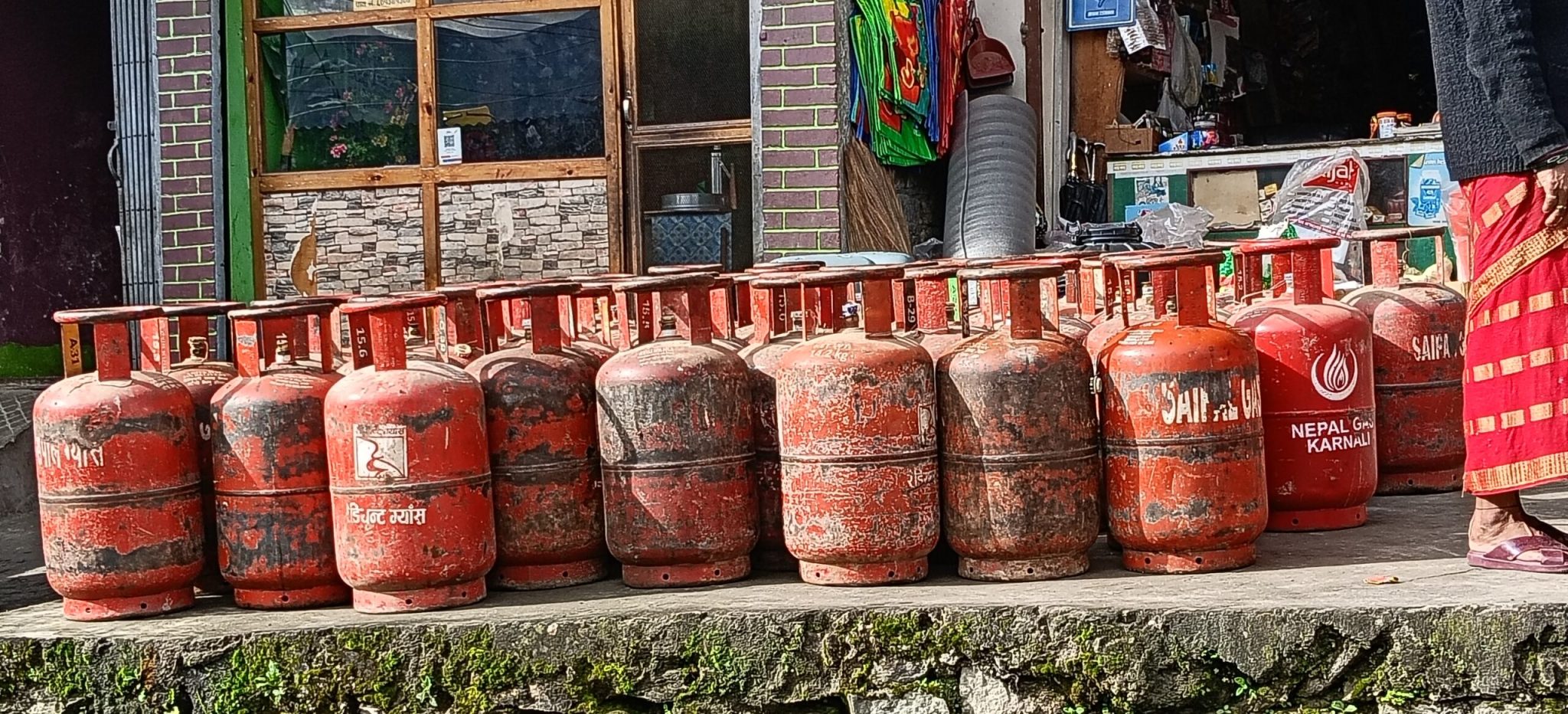 मुगुमा ग्यासको चरम अभाव, ग्राहकबीच लुछाचुँडी