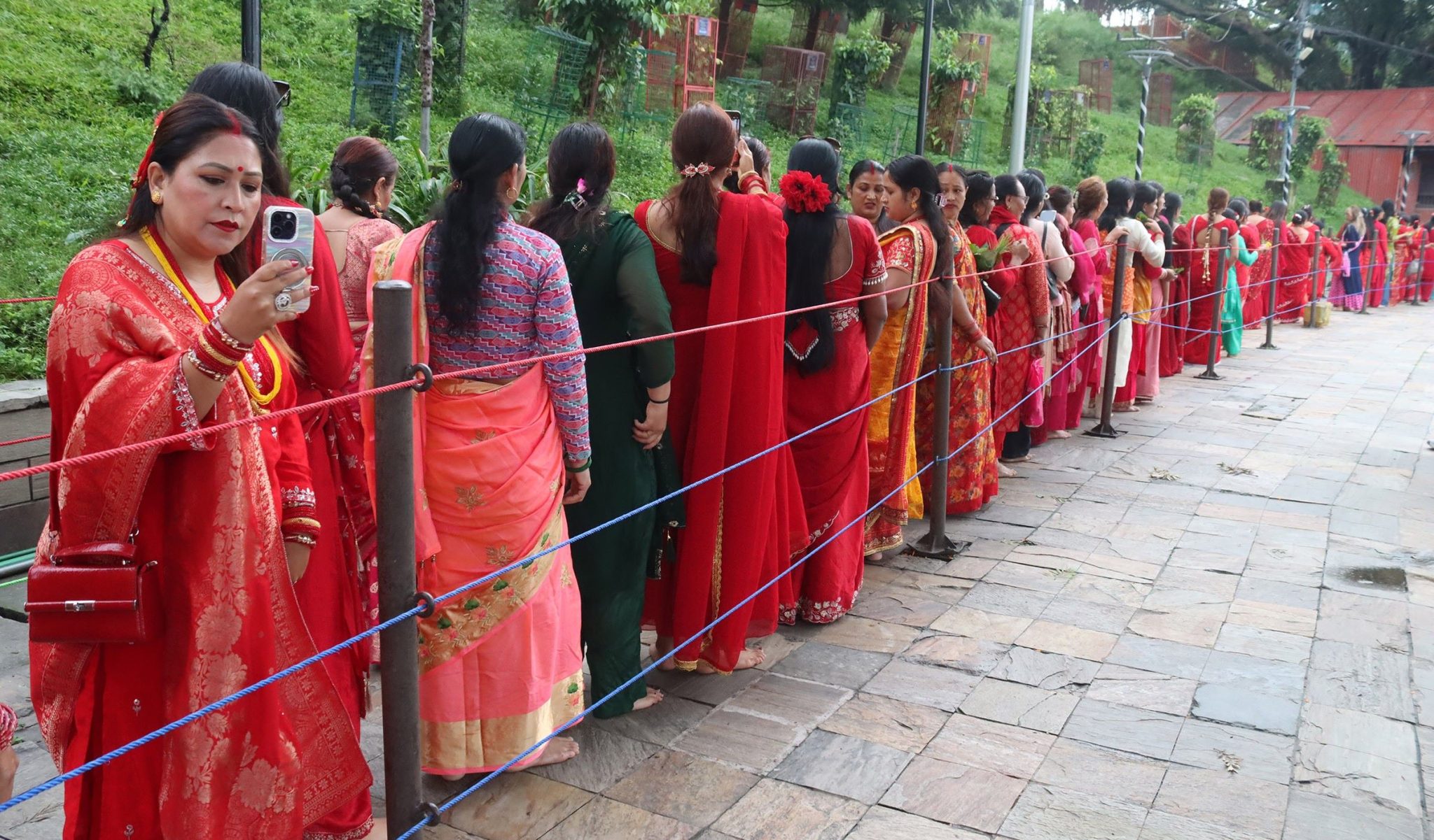 माइतीको आँगनदेखि सामाजिक सञ्जालसम्म ‘बदलिँदो तीज’